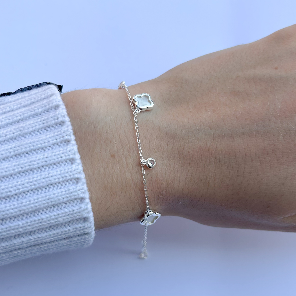 Pulseira com 3 trevos em madrepérola